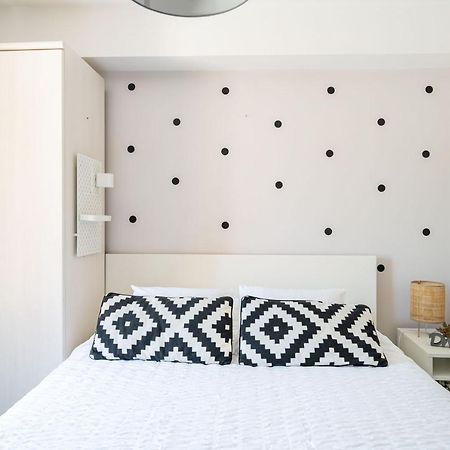 Stay U-Nique Studio Apartment In 오라사크 외부 사진