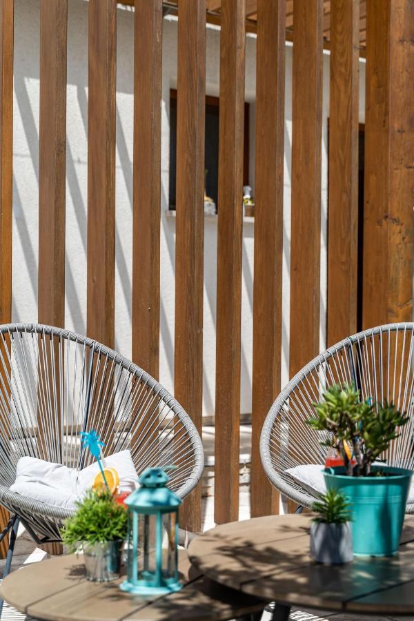 Stay U-Nique Studio Apartment In 오라사크 외부 사진