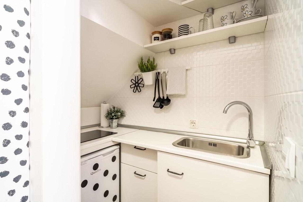 Stay U-Nique Studio Apartment In 오라사크 외부 사진