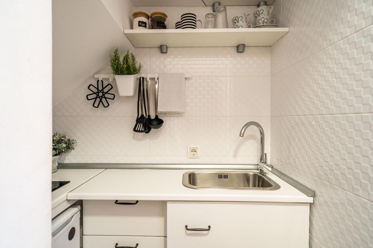 Stay U-Nique Studio Apartment In 오라사크 외부 사진