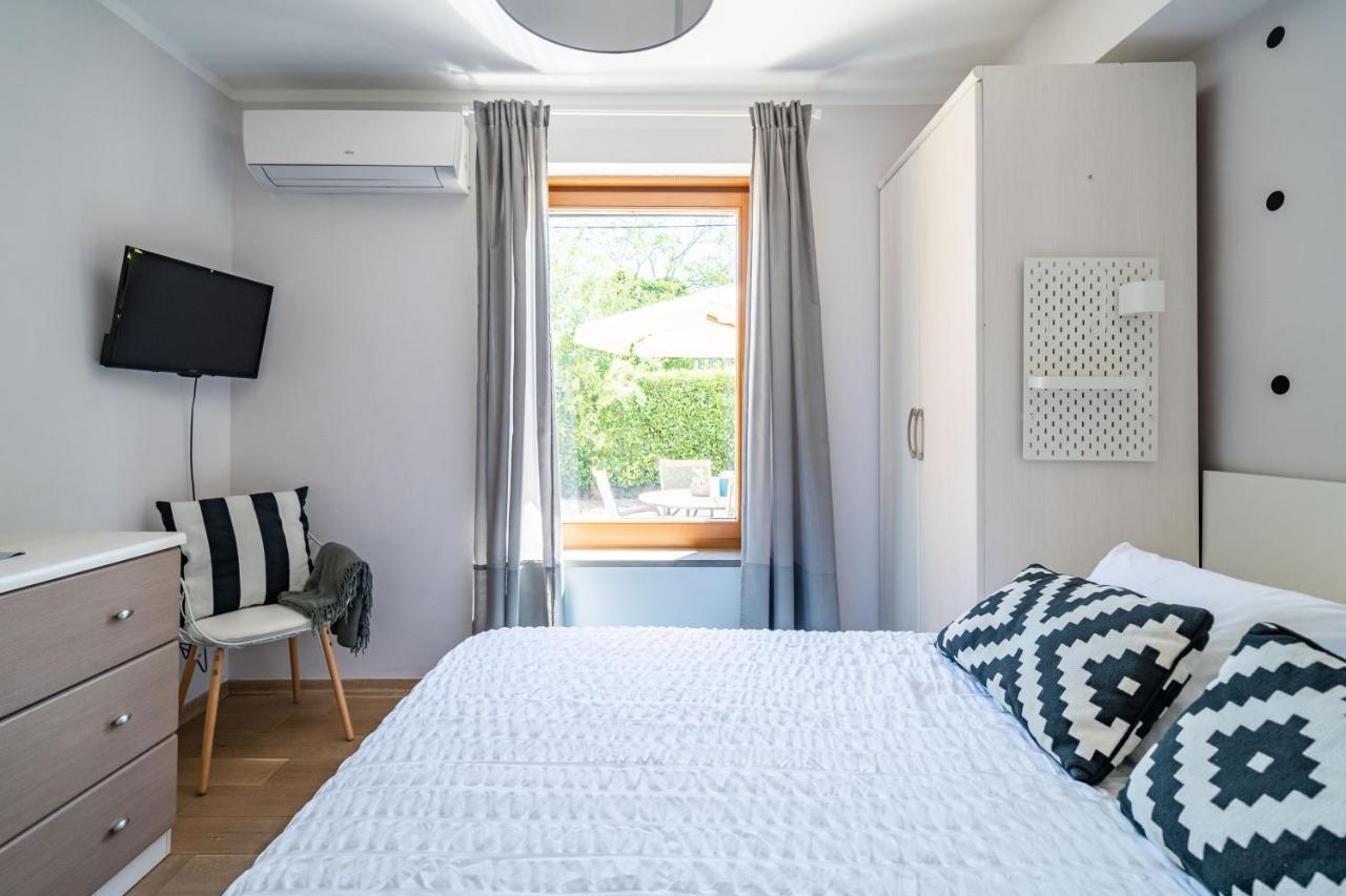 Stay U-Nique Studio Apartment In 오라사크 외부 사진