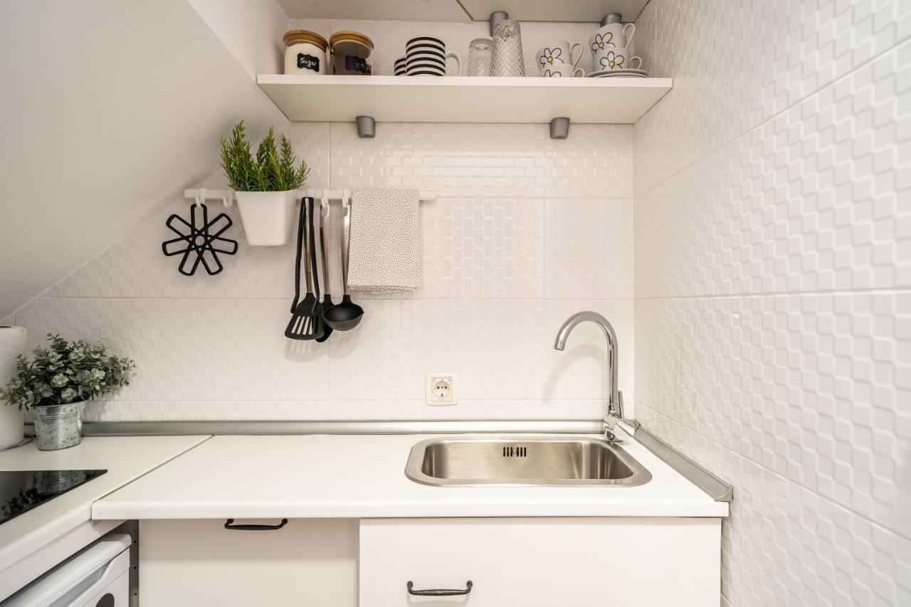 Stay U-Nique Studio Apartment In 오라사크 외부 사진