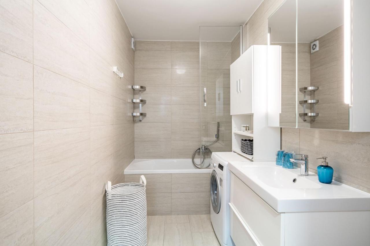 Stay U-Nique Studio Apartment In 오라사크 외부 사진